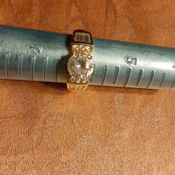 Amazingly sparkly 14k ring - Picture 5 of 6